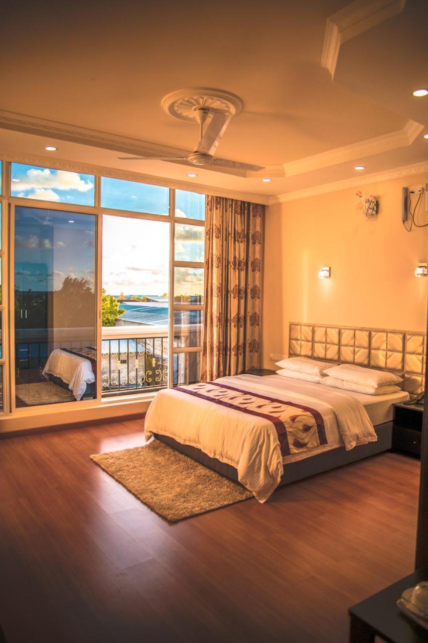 Abuharee Grand Hotel Addu City Exterior photo