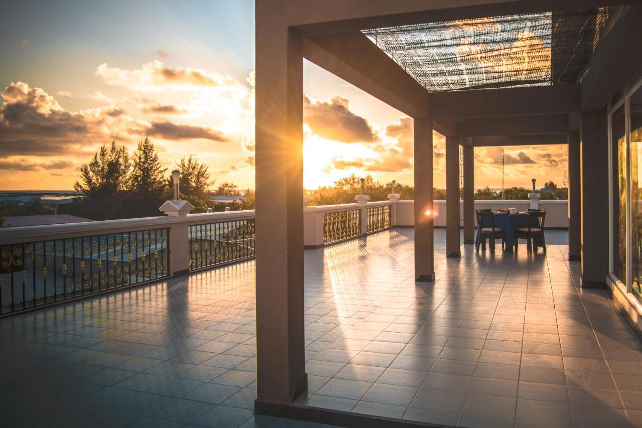 Abuharee Grand Hotel Addu City Exterior photo