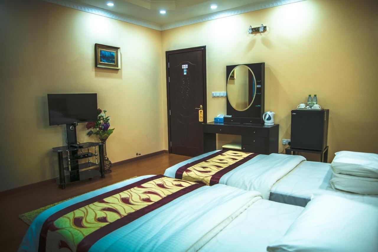 Abuharee Grand Hotel Addu City Exterior photo